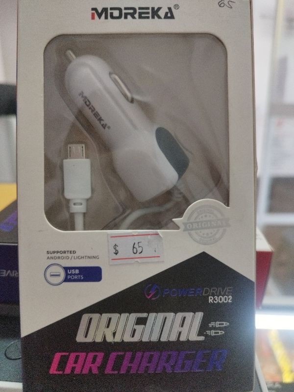 CARGADOR PARA AUTO V8