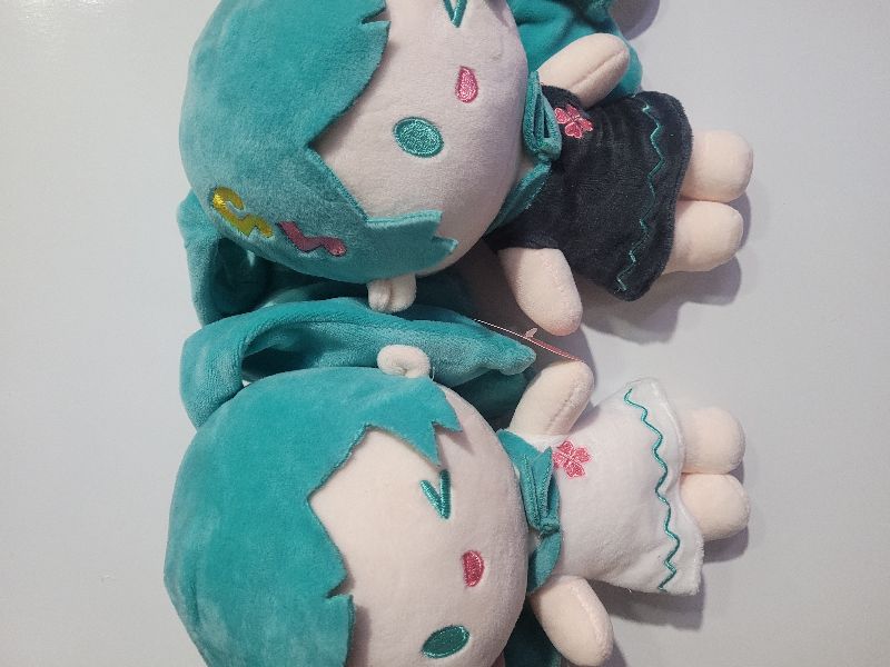 Peluche Miku blanca y negra