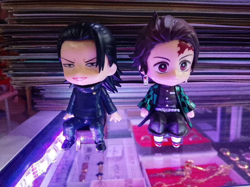Tanjiro sentado y Megumine