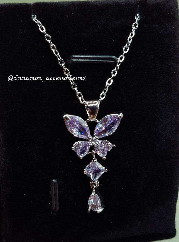 Collar Mariposa Lila