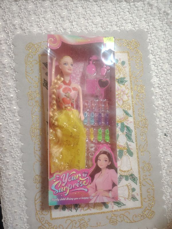 juguete Barbie YOUR SURPRISE movimiento rigido