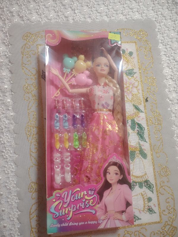 juguete Barbie YOUR SURPRISE de movimiento estremidades