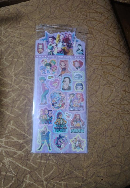 Sticker con diseño kpop, cualquiera