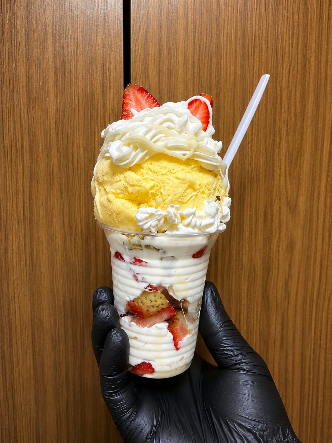 FRESA CON CREMA PEQUEÑA + HELADO