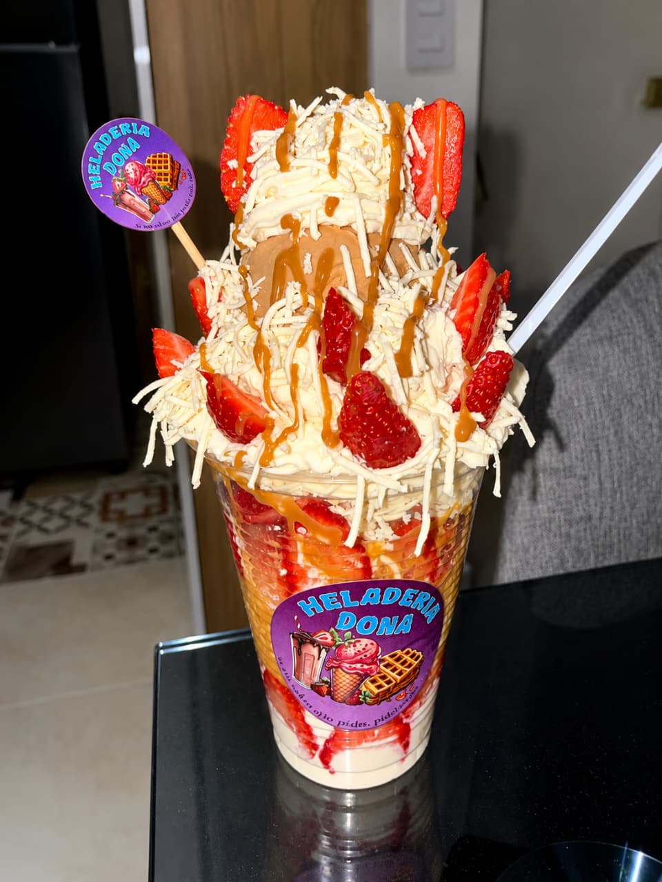 FRESA CON CREMA GRANDE HELADO Y QUESO
