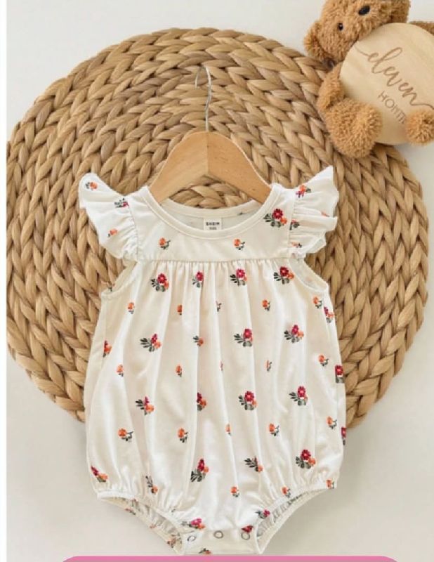 MAMELUCO BLANCO MANGA CORTA ESTAMPADO FLORAL