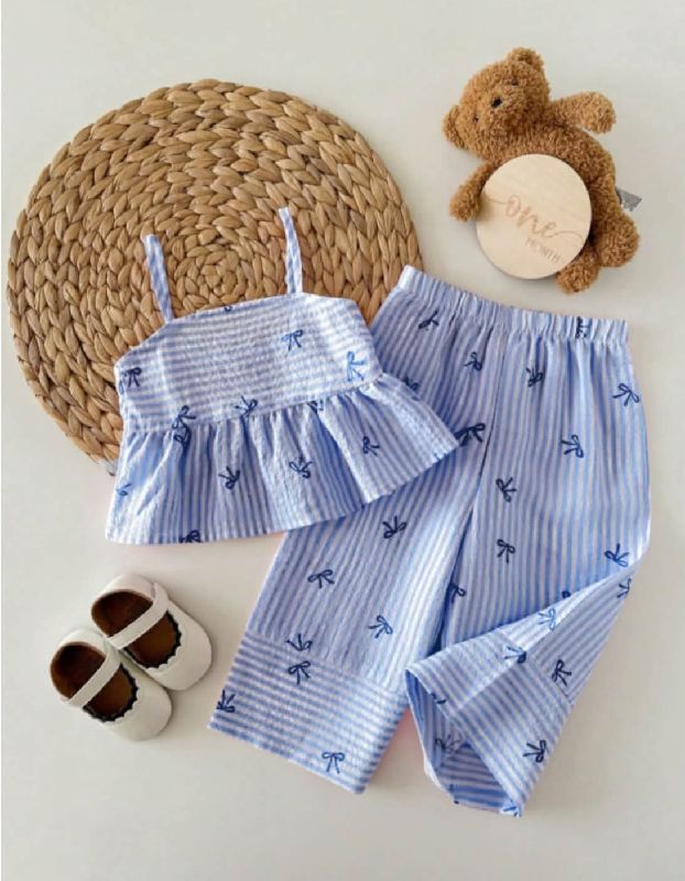 CONJUNTO CELESTE A RAYAS ESTAMPADO DE LAZOS