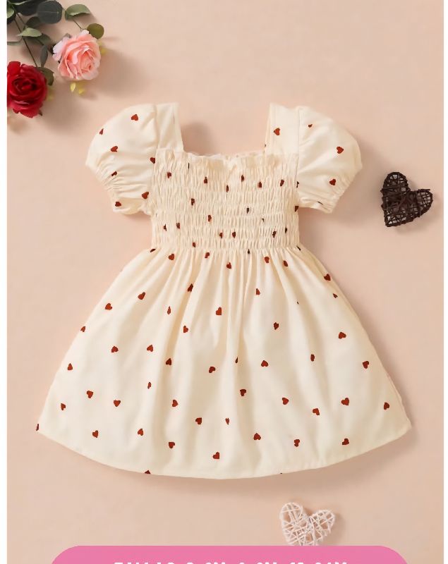 VESTIDO BLANCO FRUNCIDO ESTAMPADO DE CORAZONES