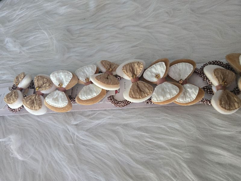 COLAS DE LAZOS TONOS CREMA