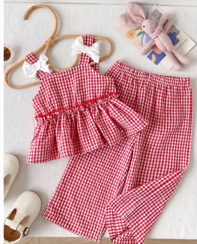 CONJUNTO A RAYAS DE 2 PISAS  CON LAZOS BLANCOS