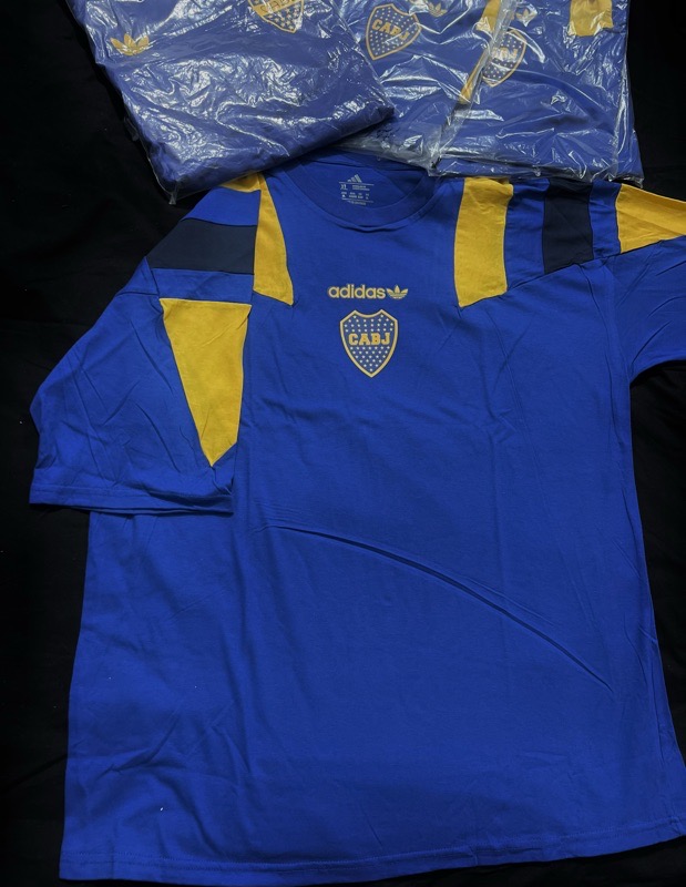 remera urbana de Boca Juniors estilo retro (Línea EQT / Originals)