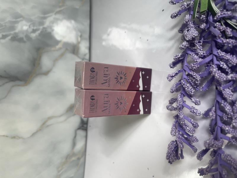 trendy aura gloss