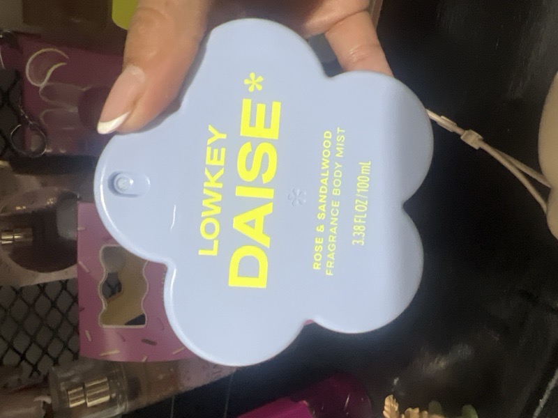 daise lowkey azul