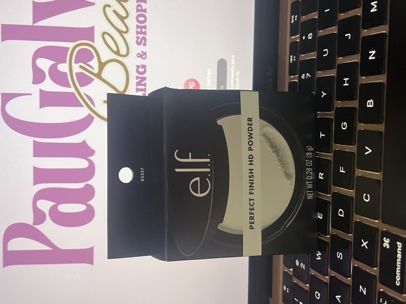 e.l.f. Perfect Finish HD Powder (8 g), un polvo compacto translúcido para sellar y difuminar la apariencia de poros.