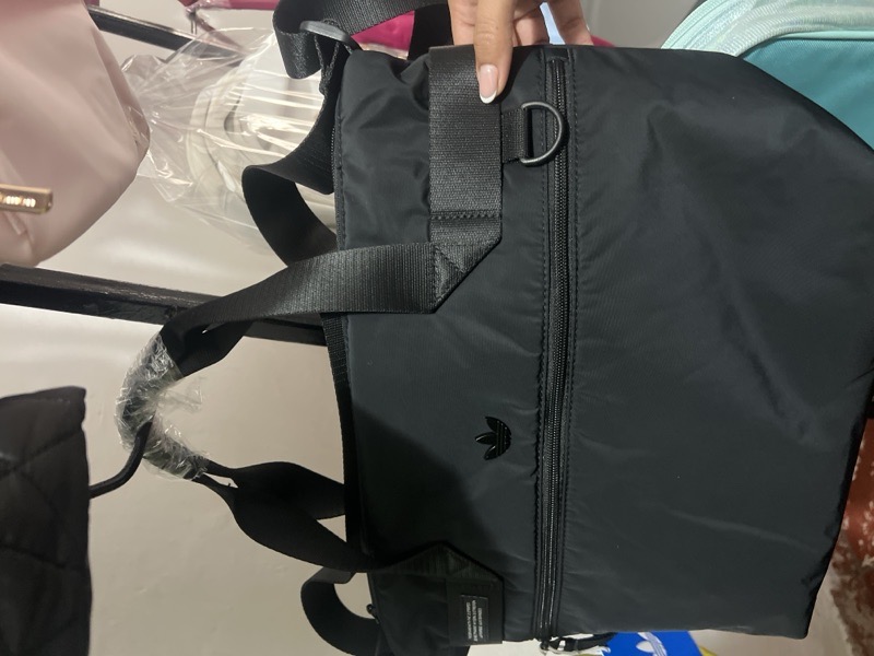 Adidas negra
