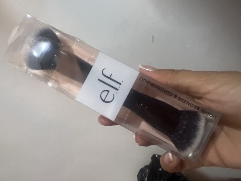 ELF brocha  liquid bronzer & contour dúo