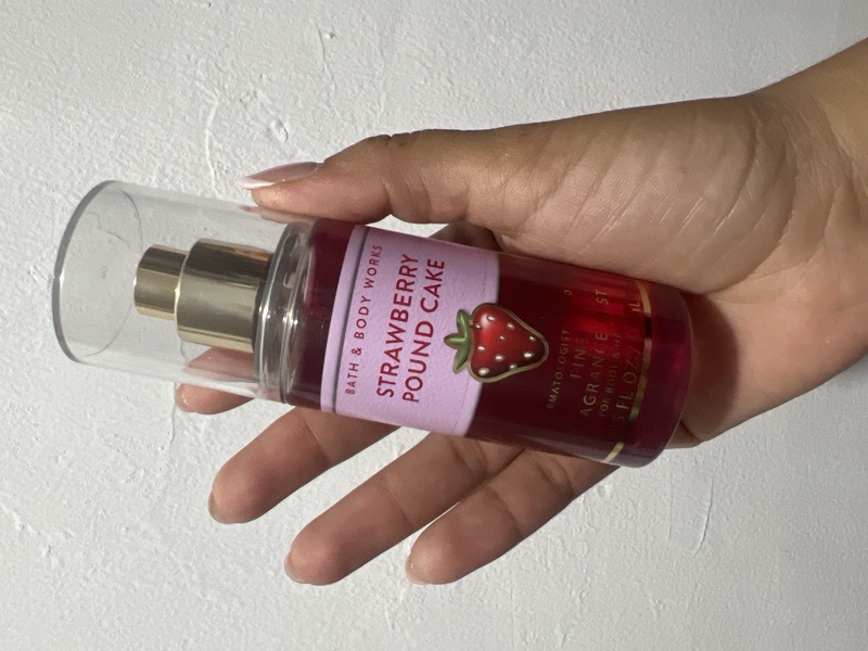 bath  and  Body Works Strawberry, POUND , Cake