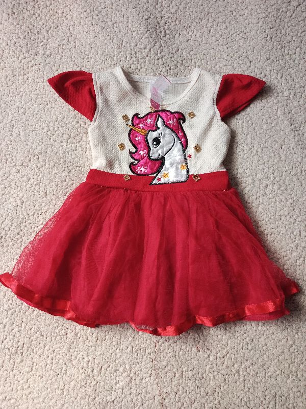 vestido rojo de unicornio