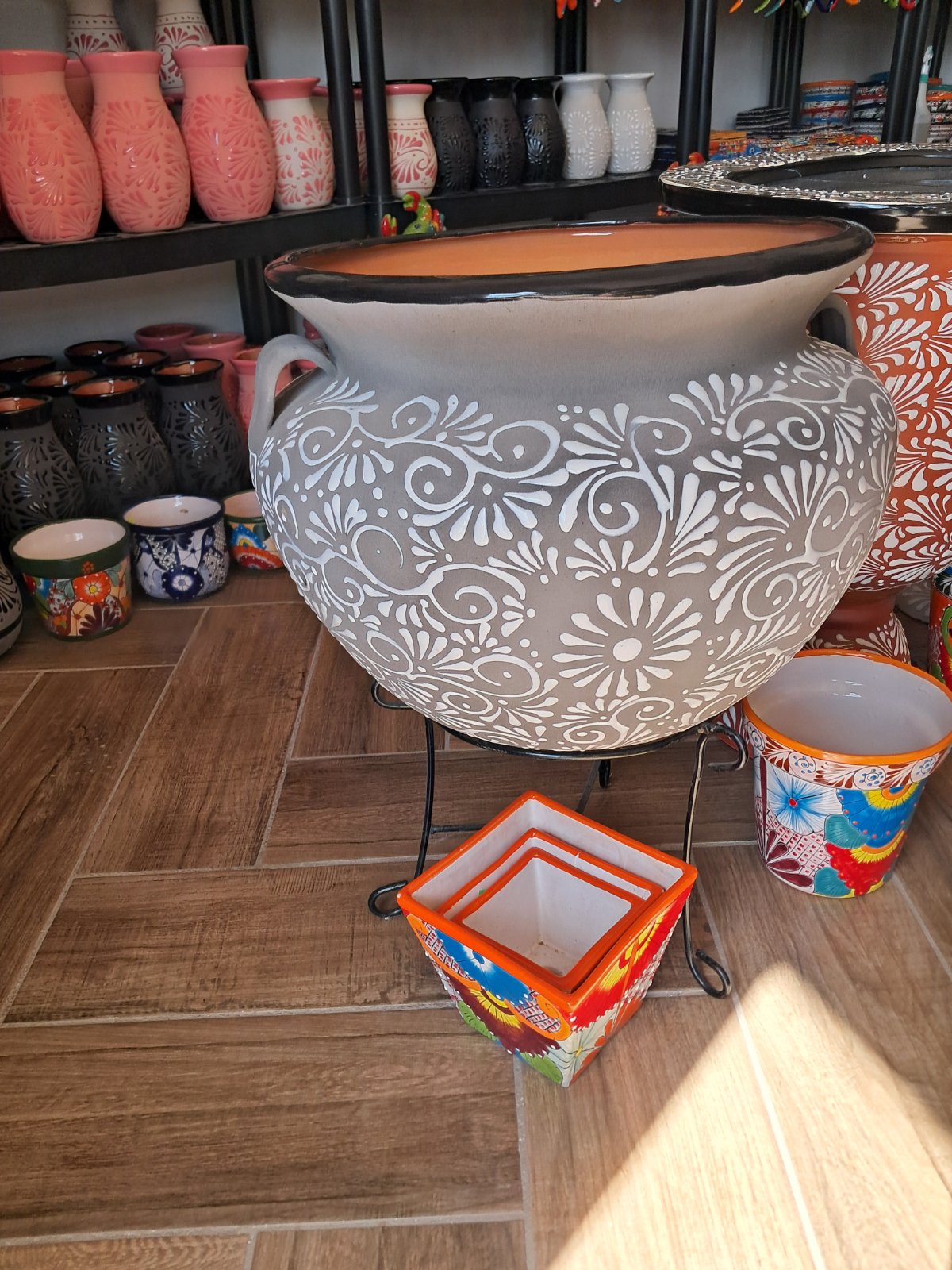 maceta de olla grande negra