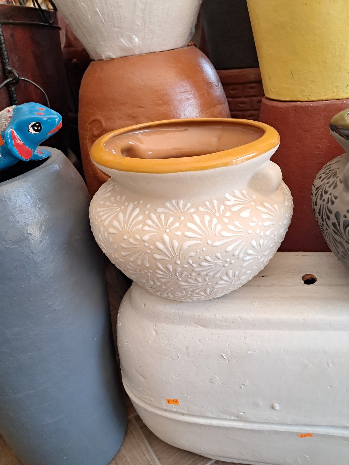 maceta de olla chica blanca