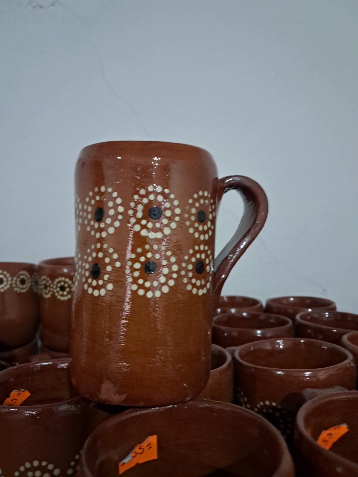 vaso con agarradera esmaltado floreado