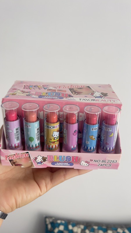 Blush en barra hello kitty