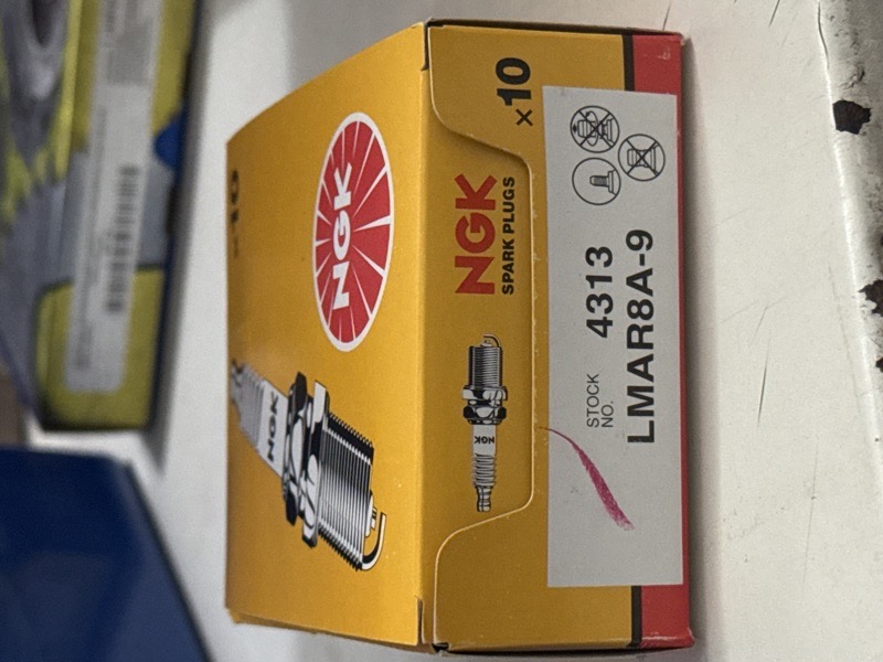 Bujía NGK LMAR8A-9 HUNK 4V