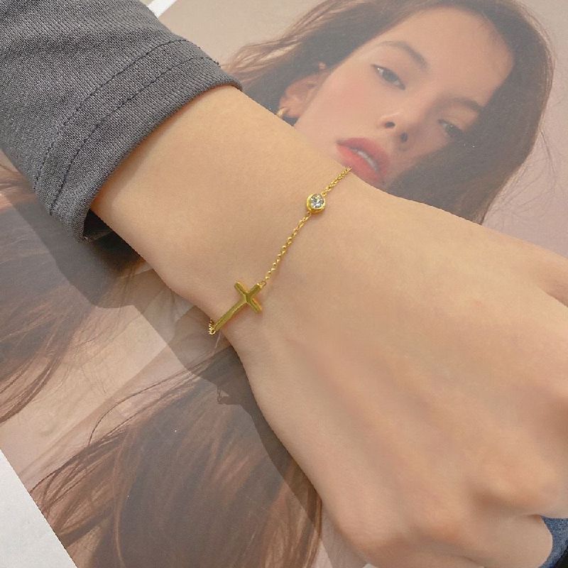 pulsera cruz dorada y zirconia (delgada)