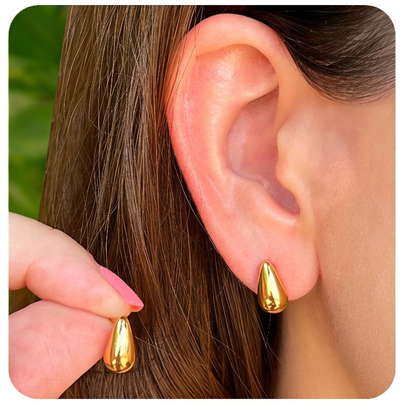 aretes gota dorada pequeña