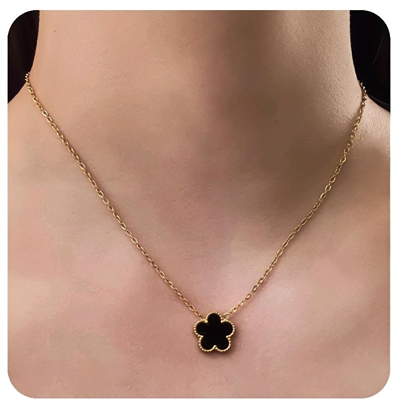 collar trebol negro