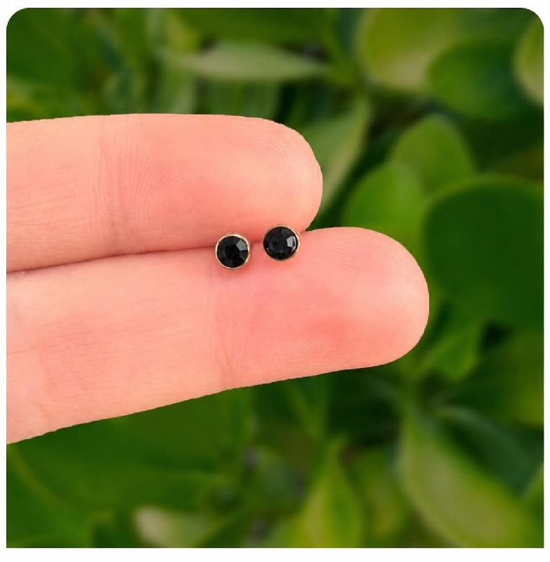 aretes mini zirconia negros
