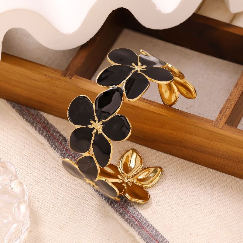 brazalete flores negras