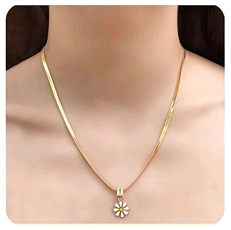 collar flor blanca
