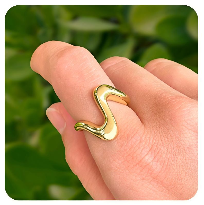 anillo curva dorada