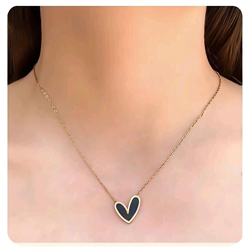 collar corazón negro