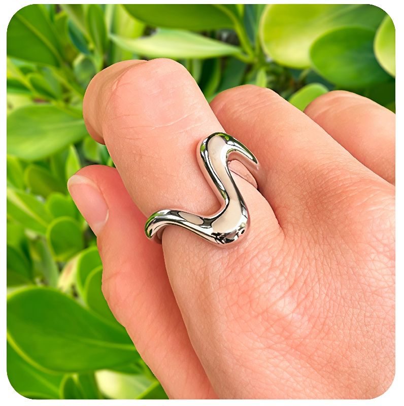 anillo curva plateada
