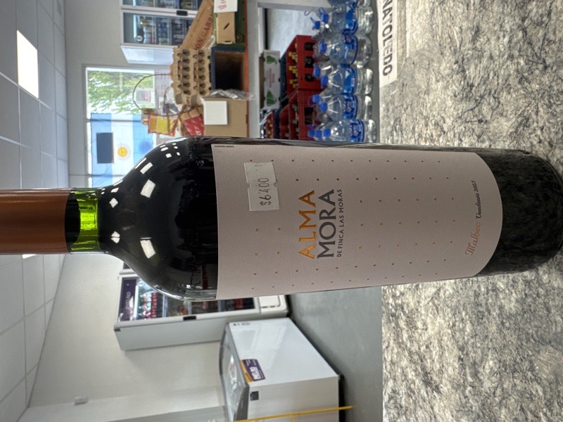 Vino tinto alma mora