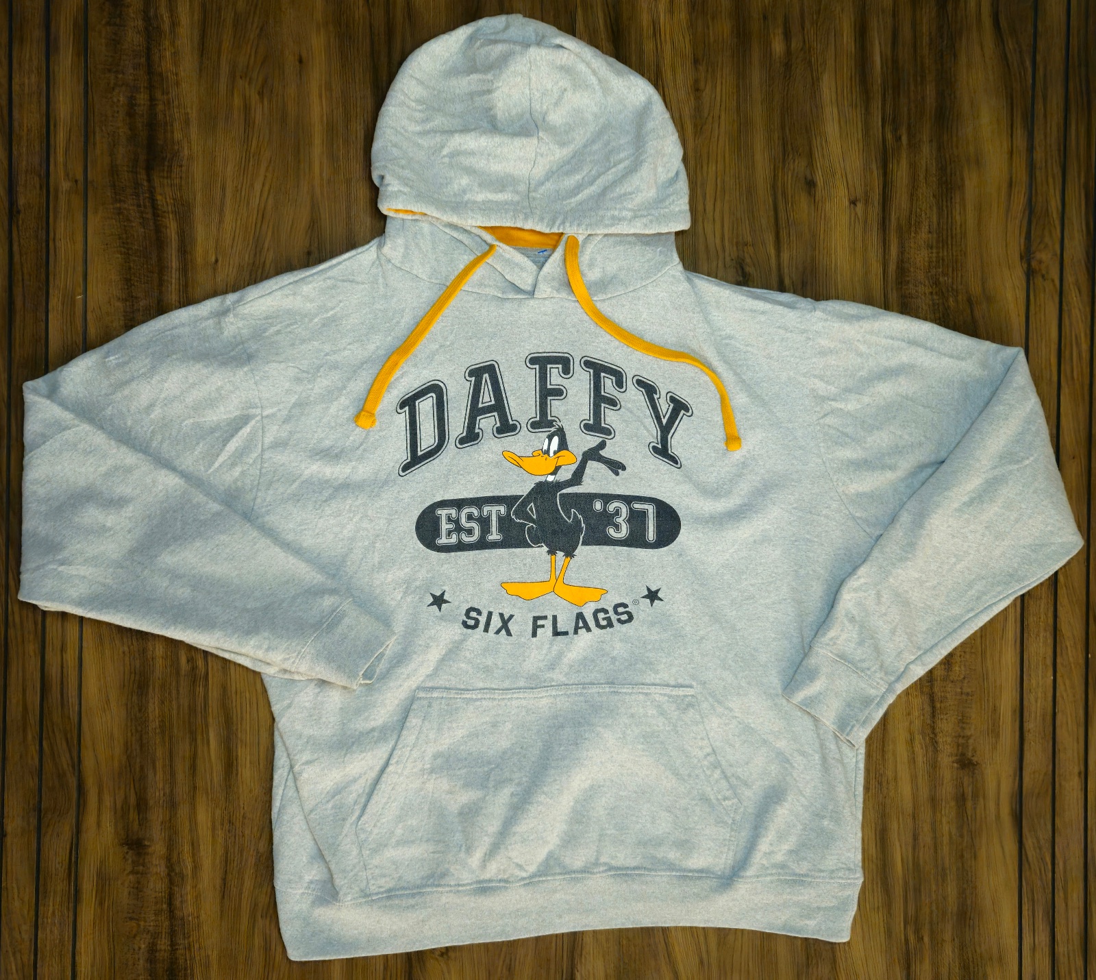 Canguro Gris Looney Tunes Daffy Duck Six Flags - Talla L