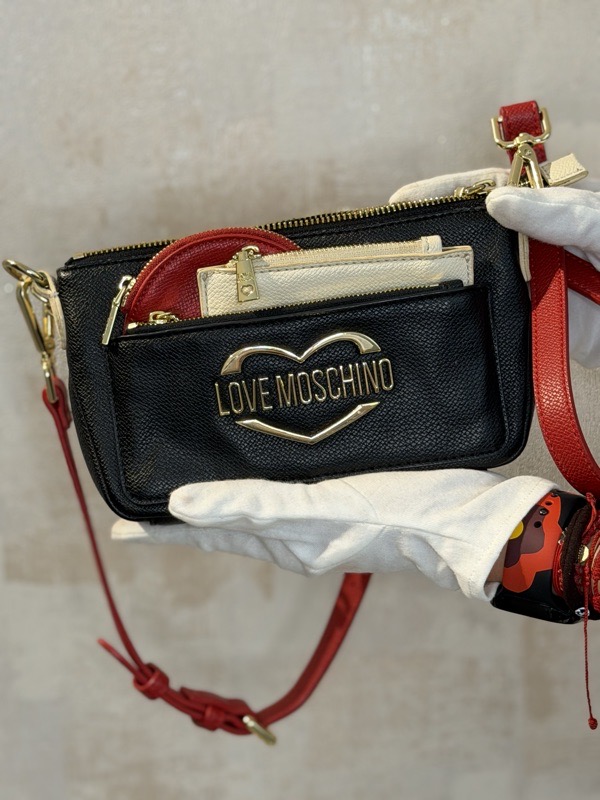 LOVE MOSCHINO