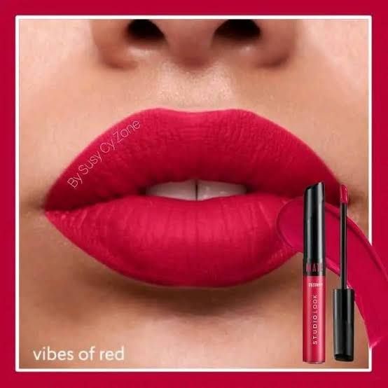 STUDIO LOOK VIBES OF RED