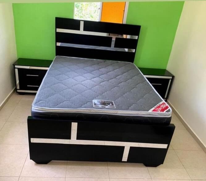 Juego de habitacion Domino con dos mesas