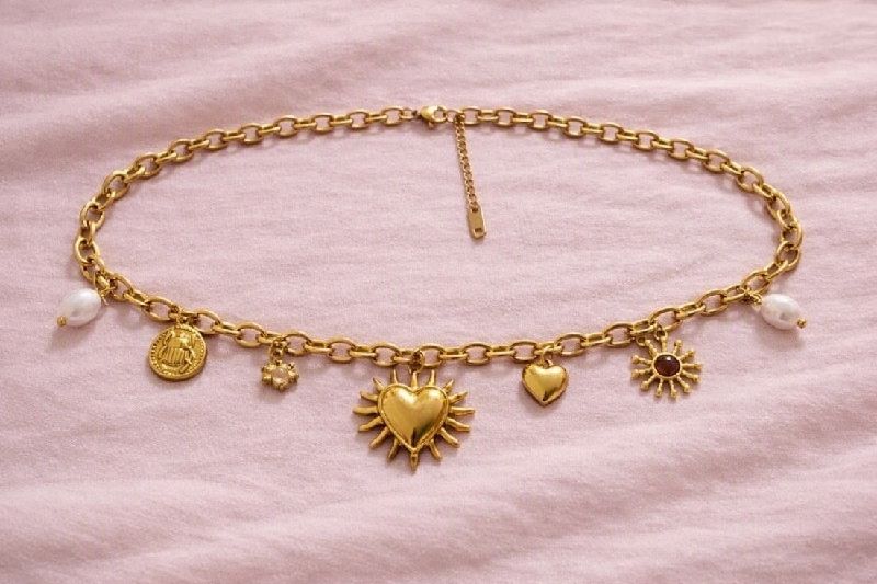 Collar con dijes Sol