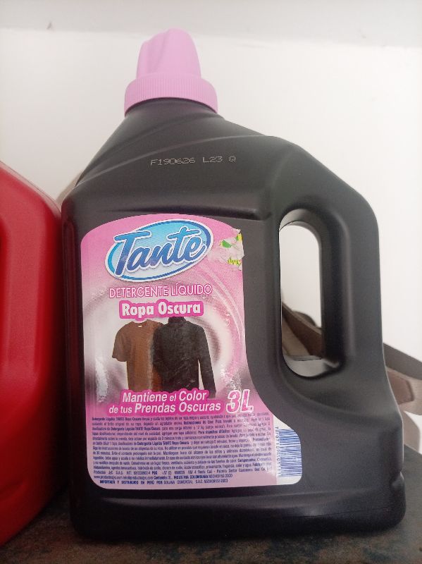 detergente líquido ropa oscura tante