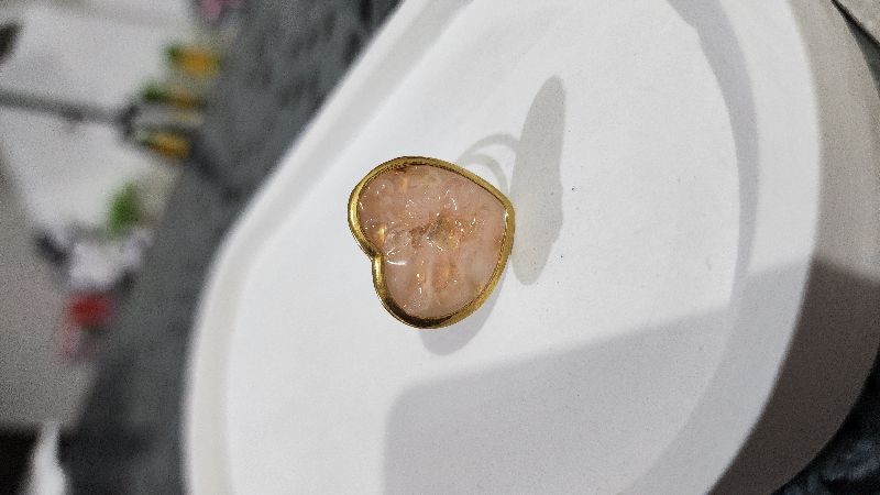 Anillo Corazón incrustaciones cuarzo rosa