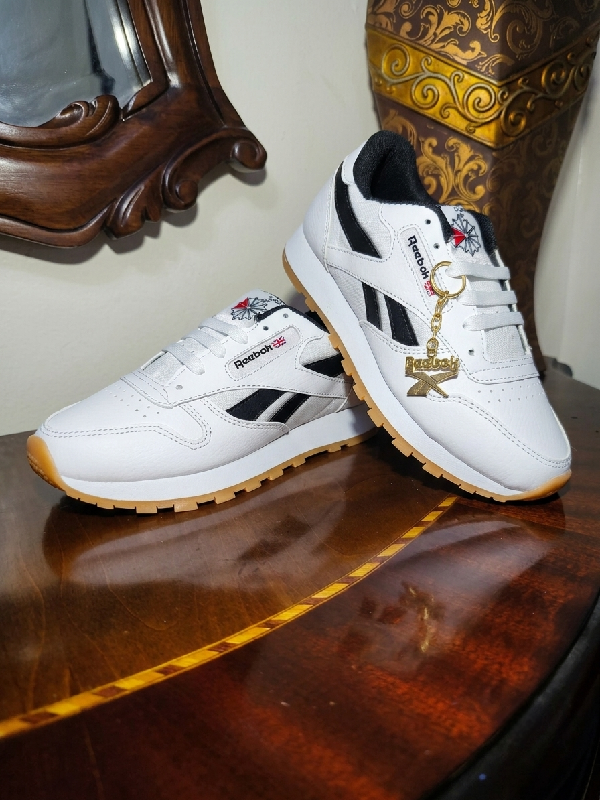 Reebok Classic Leather en blanco 23,25