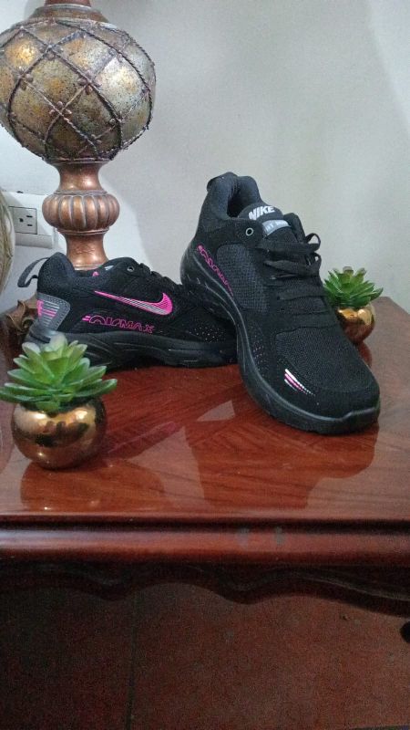 Nike negros y rosados 25