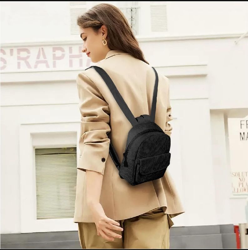 Mini Mochila Aesthetic de Corderoy | Backpack Urbana Compacta Negra